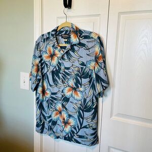 St. John’s Bay Washable 100%‎ Silk Hawaiian Shirt Mens Small Button Front Blue